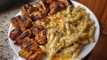 Garlic Butter Chicken Penne in Creamy